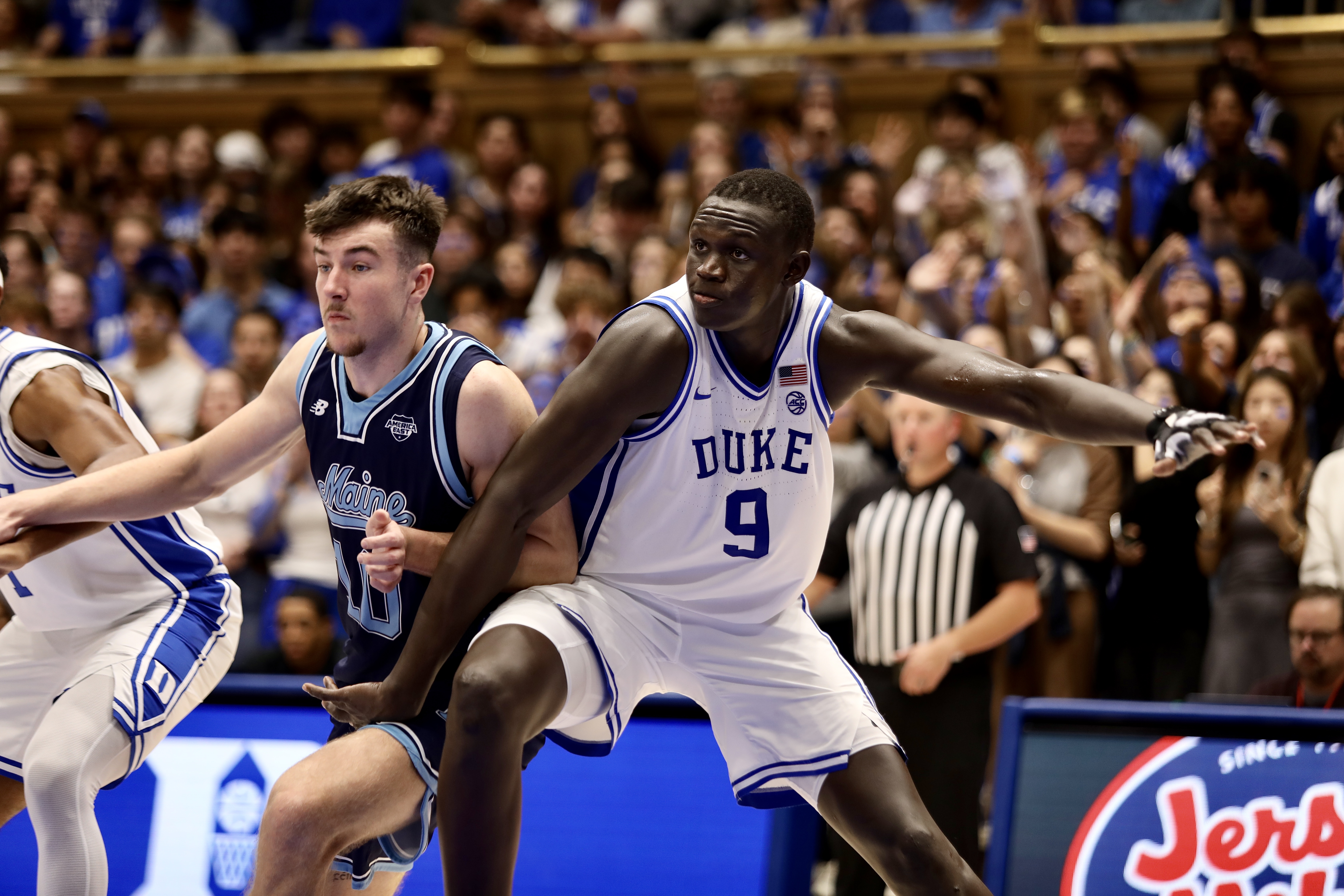 duke basketball player khaman maluach boxing out